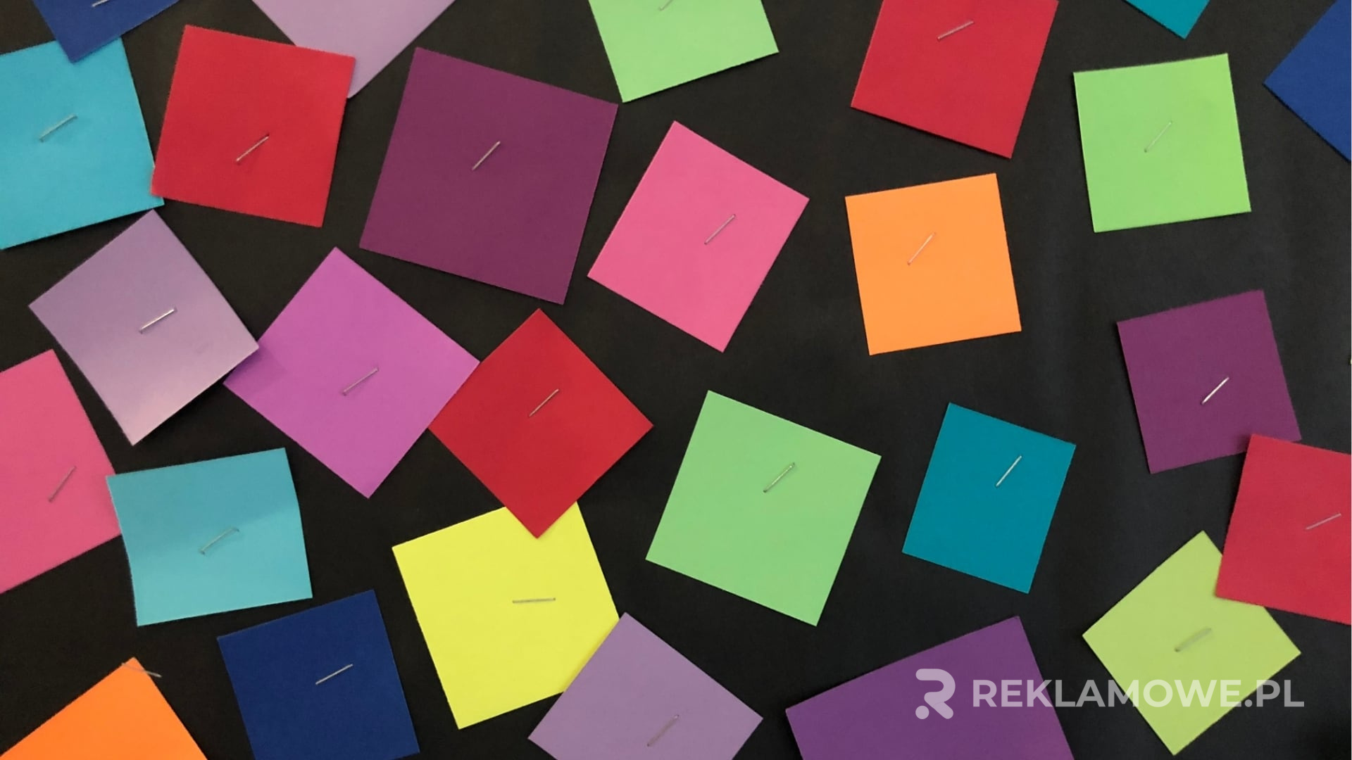Idealne karteczki reklamowe dla biznesu - wybór materiałów promocyjnych