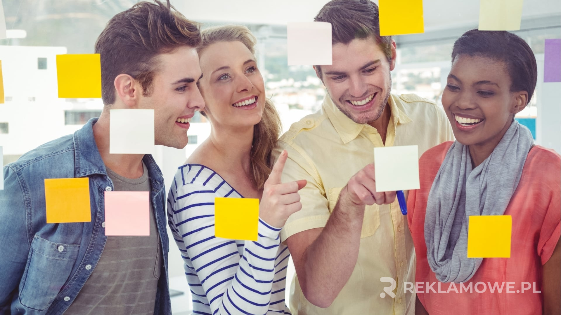 Karteczki reklamowe zintegrowane z mediami społecznościowymi