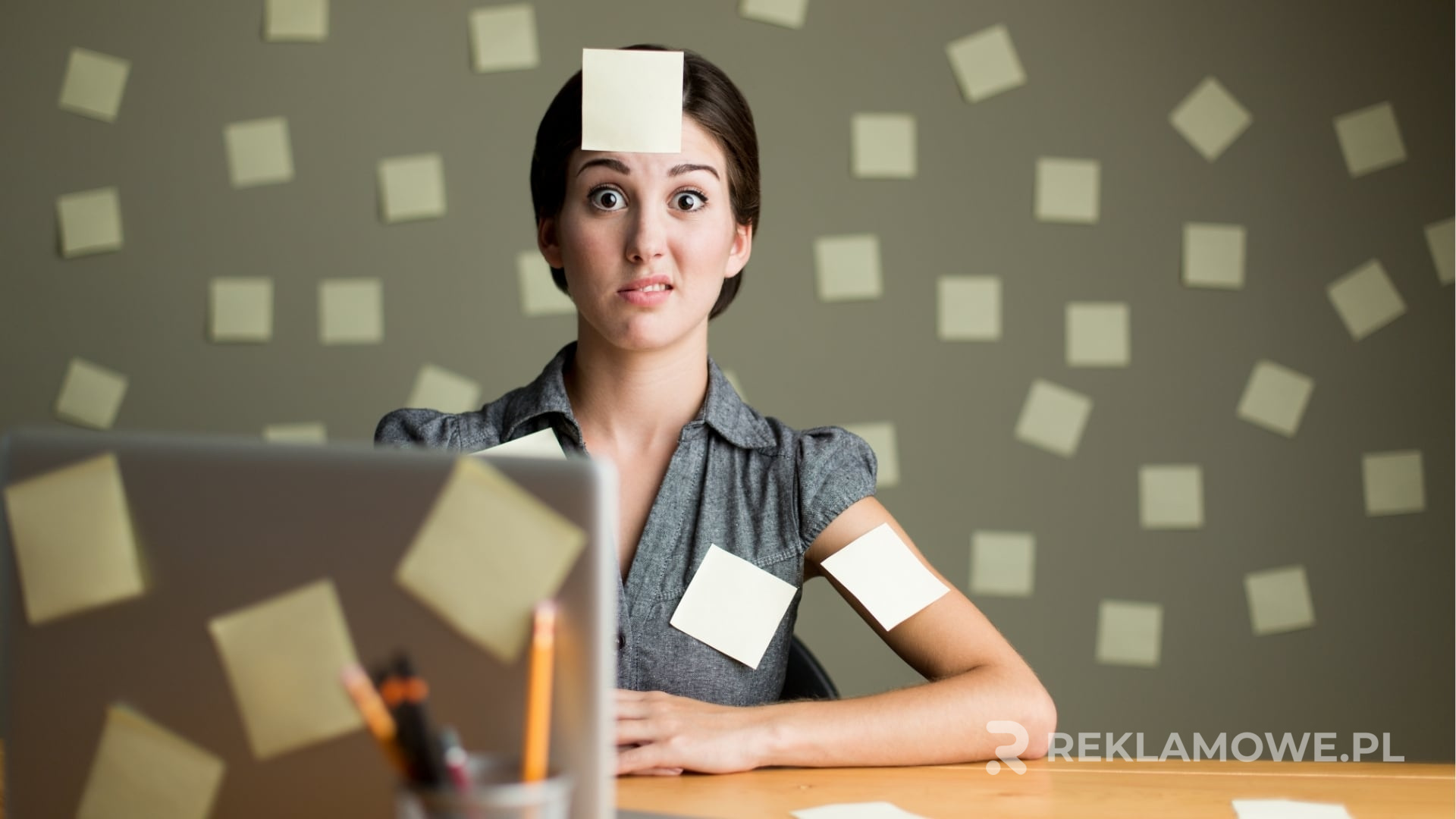 Karteczki reklamowe z atrakcyjną treścią przyciągającą klientów